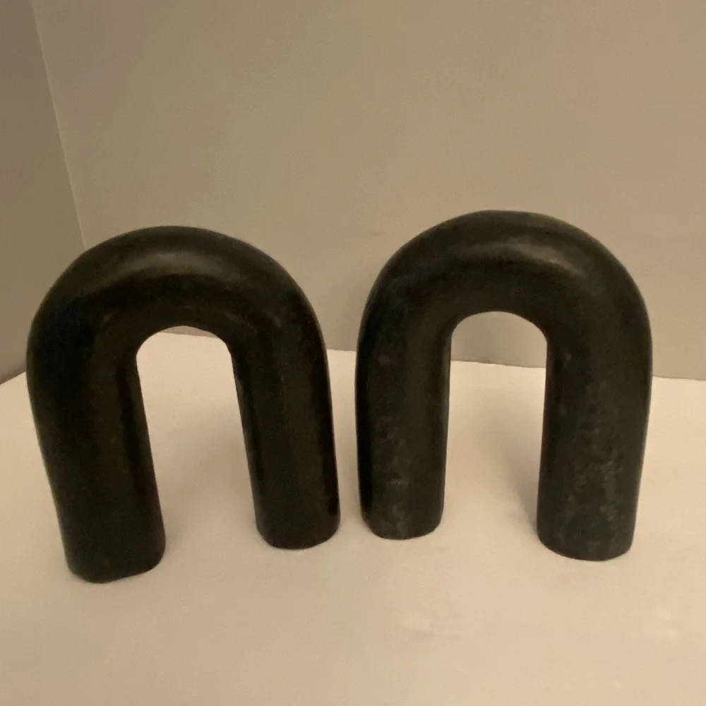 Black Marble Arches - Picture 1 of 4
